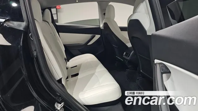 Tesla Model Y 2021 thumb 10