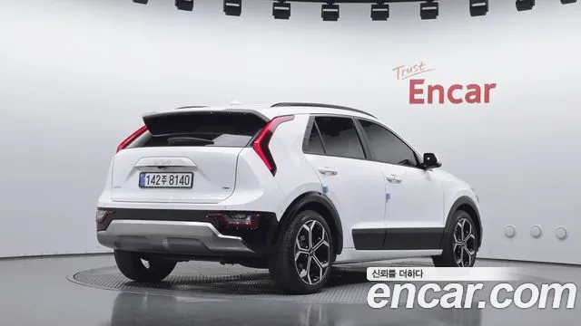 Kia Niro 2022 thumb 2