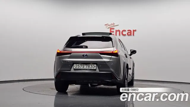 Lexus UX 2019 thumb 3