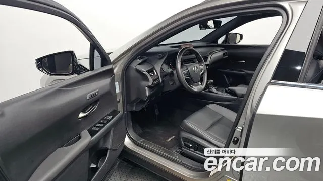 Lexus UX 2019 thumb 9