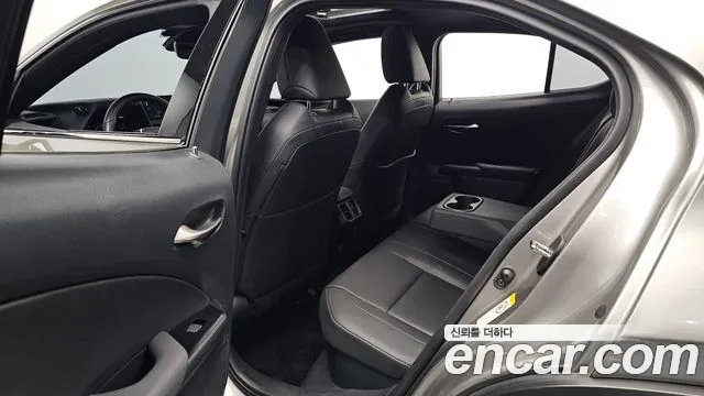 Lexus UX 2019 thumb 10
