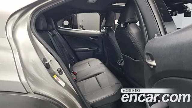 Lexus UX 2019 thumb 11