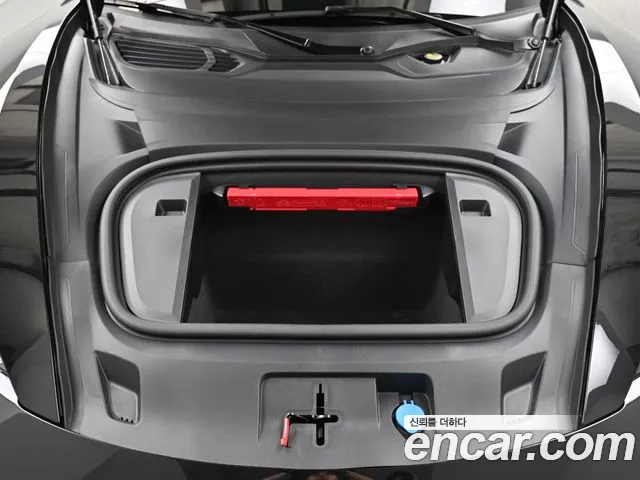 Porsche Taycan 2025 thumb 6