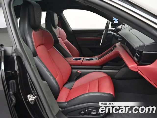 Porsche Taycan 2025 thumb 10
