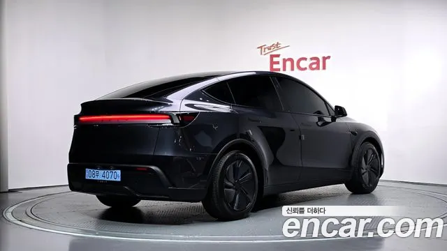 Tesla Model Y 2025 thumb 2