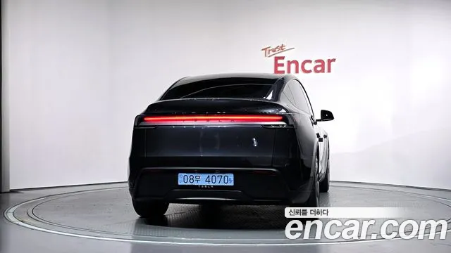 Tesla Model Y 2025 thumb 4