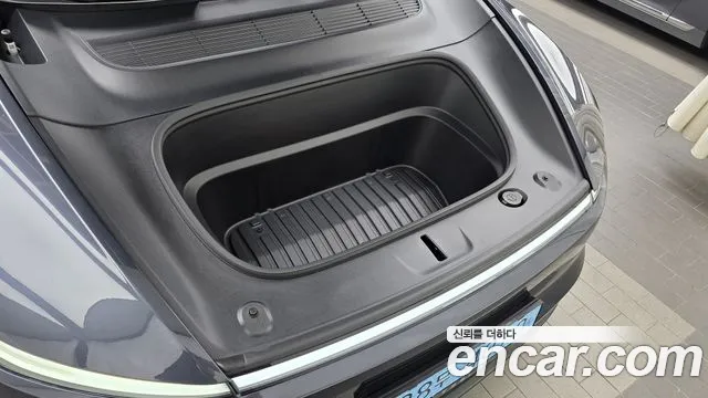Tesla Model Y 2025 thumb 6