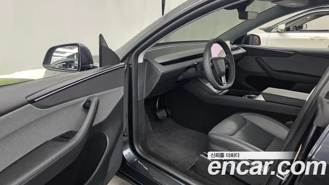 Tesla Model Y 2025 thumb 10