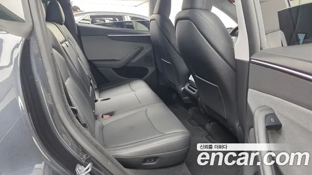 Tesla Model Y 2025 thumb 11