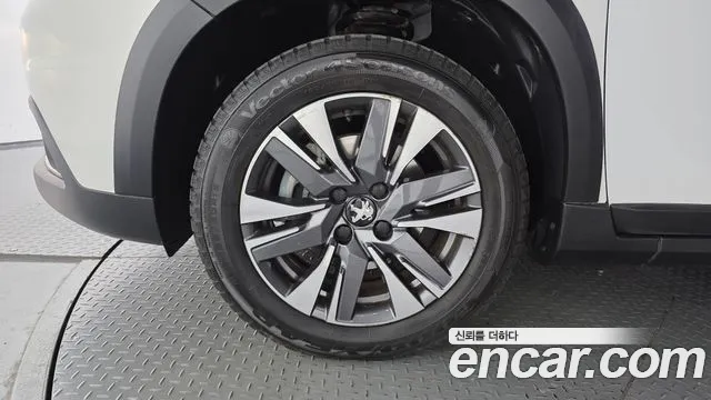 Peugeot 2008 2019 thumb 5