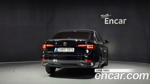 Volkswagen Jetta 2023 thumb 4