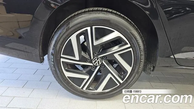 Volkswagen Jetta 2023 thumb 5