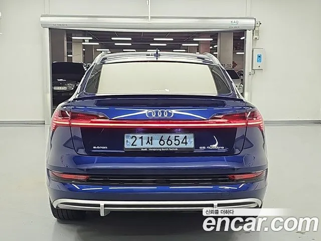 Audi e-tron 2021 thumb 3