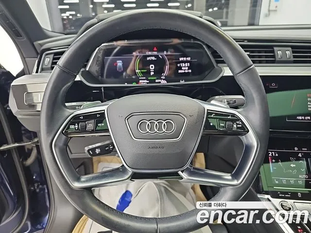 Audi e-tron 2021 thumb 9