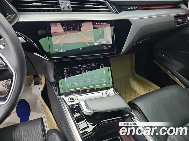 Audi e-tron 2021 thumb 10