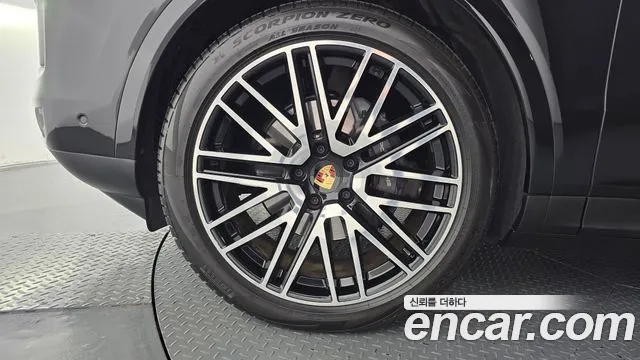 Porsche Cayenne 2024 thumb 5