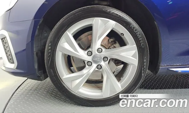 Audi A4 2020 thumb 5
