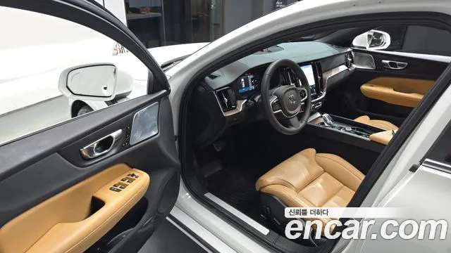 Volvo S60 2023 thumb 9