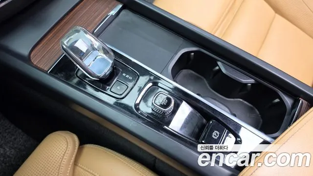 Volvo XC60 2022 thumb 8