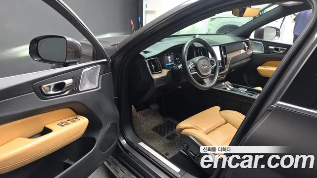 Volvo XC60 2022 thumb 9