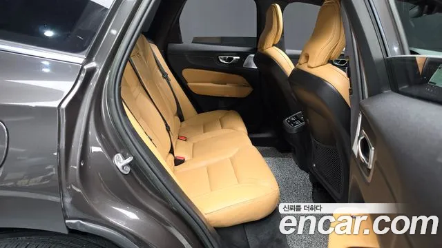 Volvo XC60 2022 thumb 10