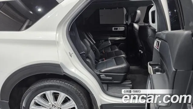 Ford Explorer 2022 thumb 11