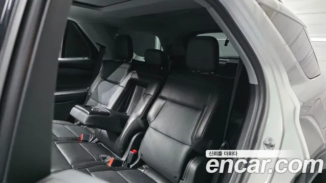 Ford Explorer 2022 thumb 12