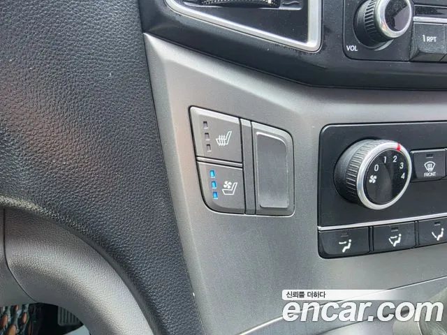 Hyundai Starex 2019 thumb 10