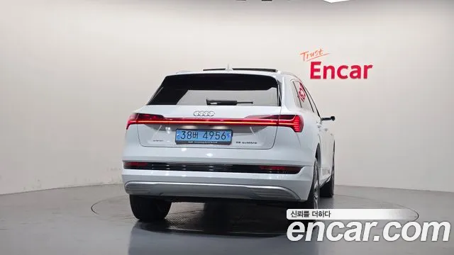 Audi e-tron 2022 thumb 4