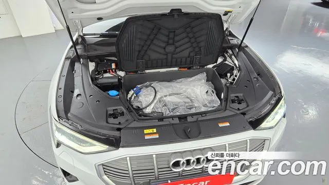 Audi e-tron 2022 thumb 6