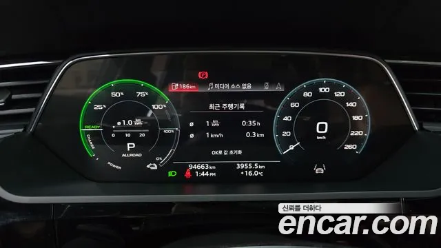 Audi e-tron 2022 thumb 8