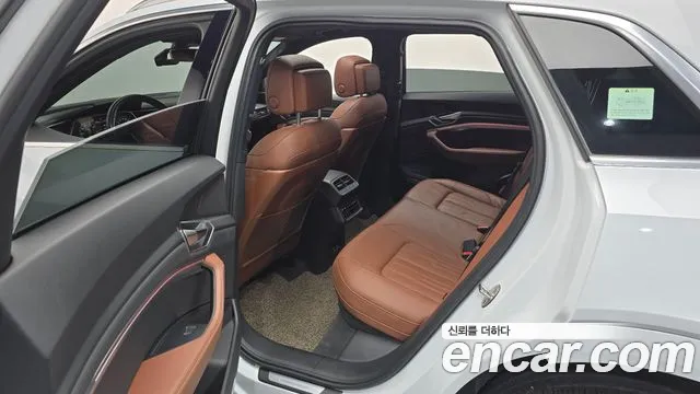 Audi e-tron 2022 thumb 11