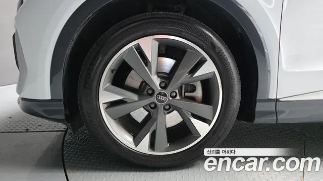 Audi Q4 e-tron 2023 thumb 5
