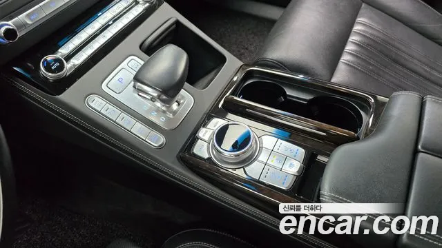 Genesis G90 2019 thumb 9