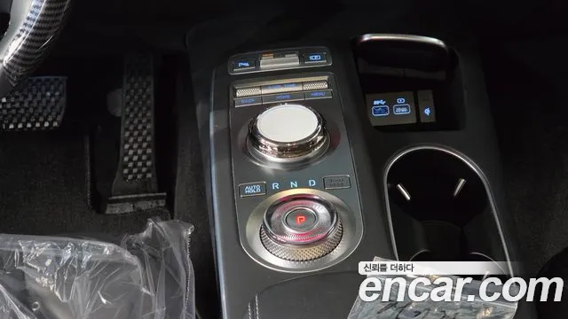 Genesis GV70 2022 thumb 8