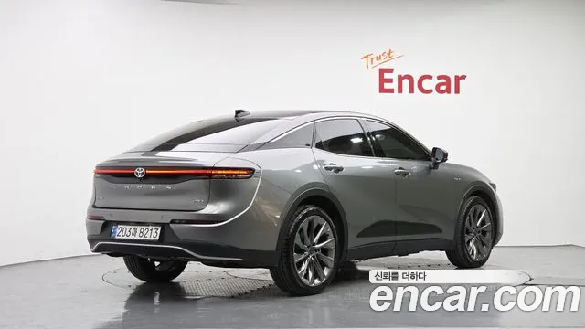 Toyota Crown 2024 thumb 2