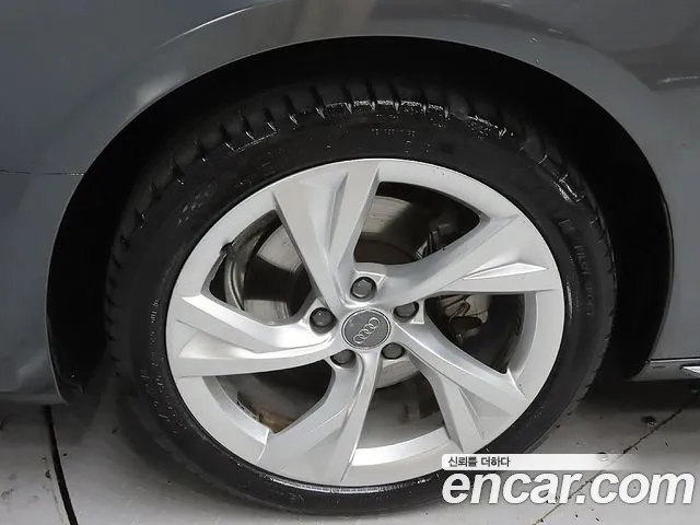 Audi A4 2021 thumb 5