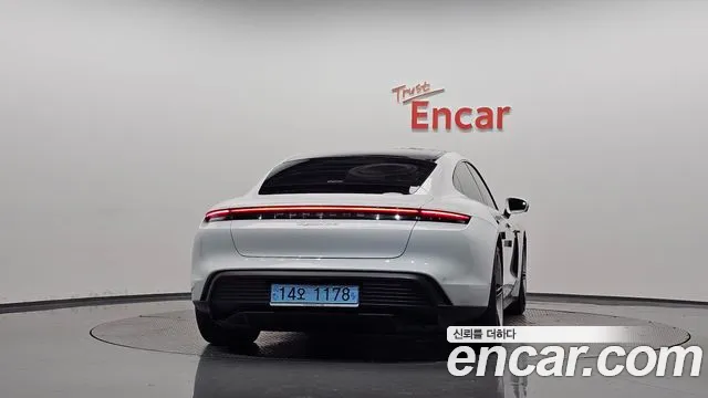 Porsche Taycan 2021 thumb 3