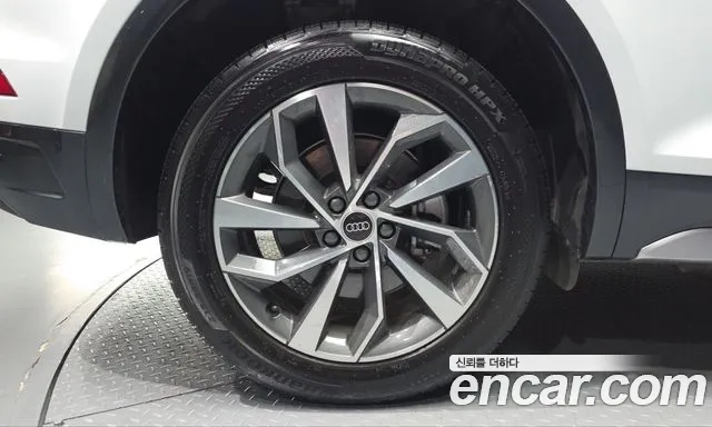Audi Q5 2023 thumb 4