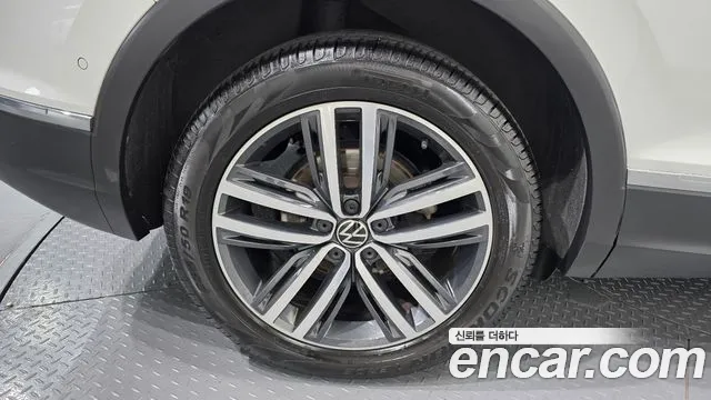 Volkswagen Tiguan 2021 thumb 4
