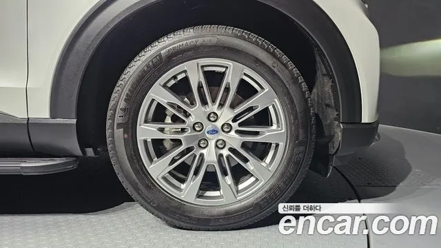 Ford Explorer 2025 thumb 4