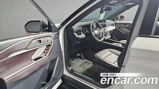 Ford Explorer 2025 thumb 9