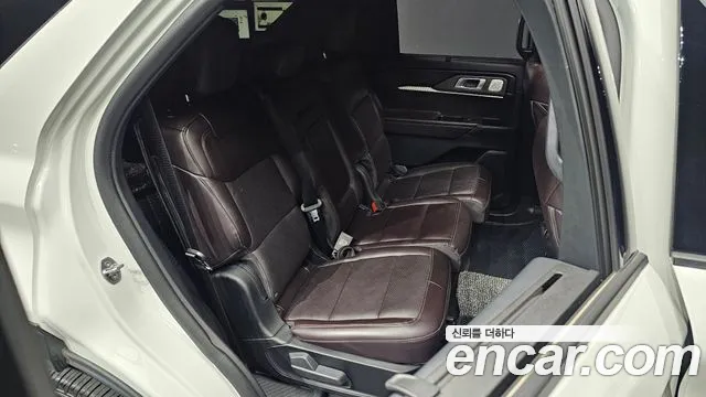 Ford Explorer 2025 thumb 10