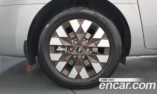 Hyundai Staria 2021 thumb 5