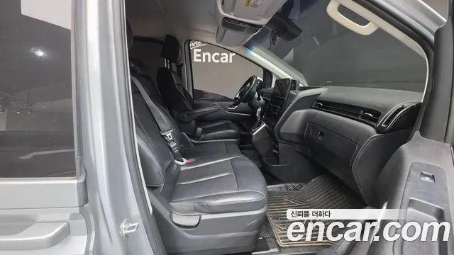 Hyundai Staria 2021 thumb 10