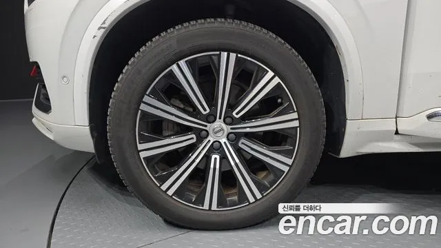 Volvo XC90 2019 thumb 4