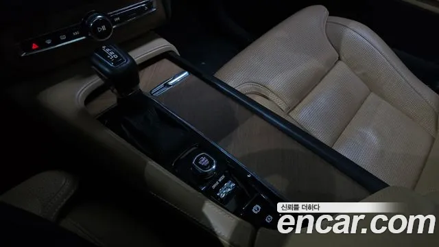 Volvo XC90 2019 thumb 8