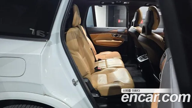 Volvo XC90 2019 thumb 10