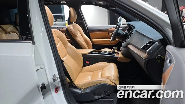 Volvo XC90 2019 thumb 11