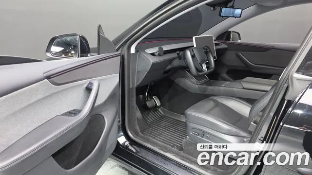 Tesla Model Y 2025 thumb 9